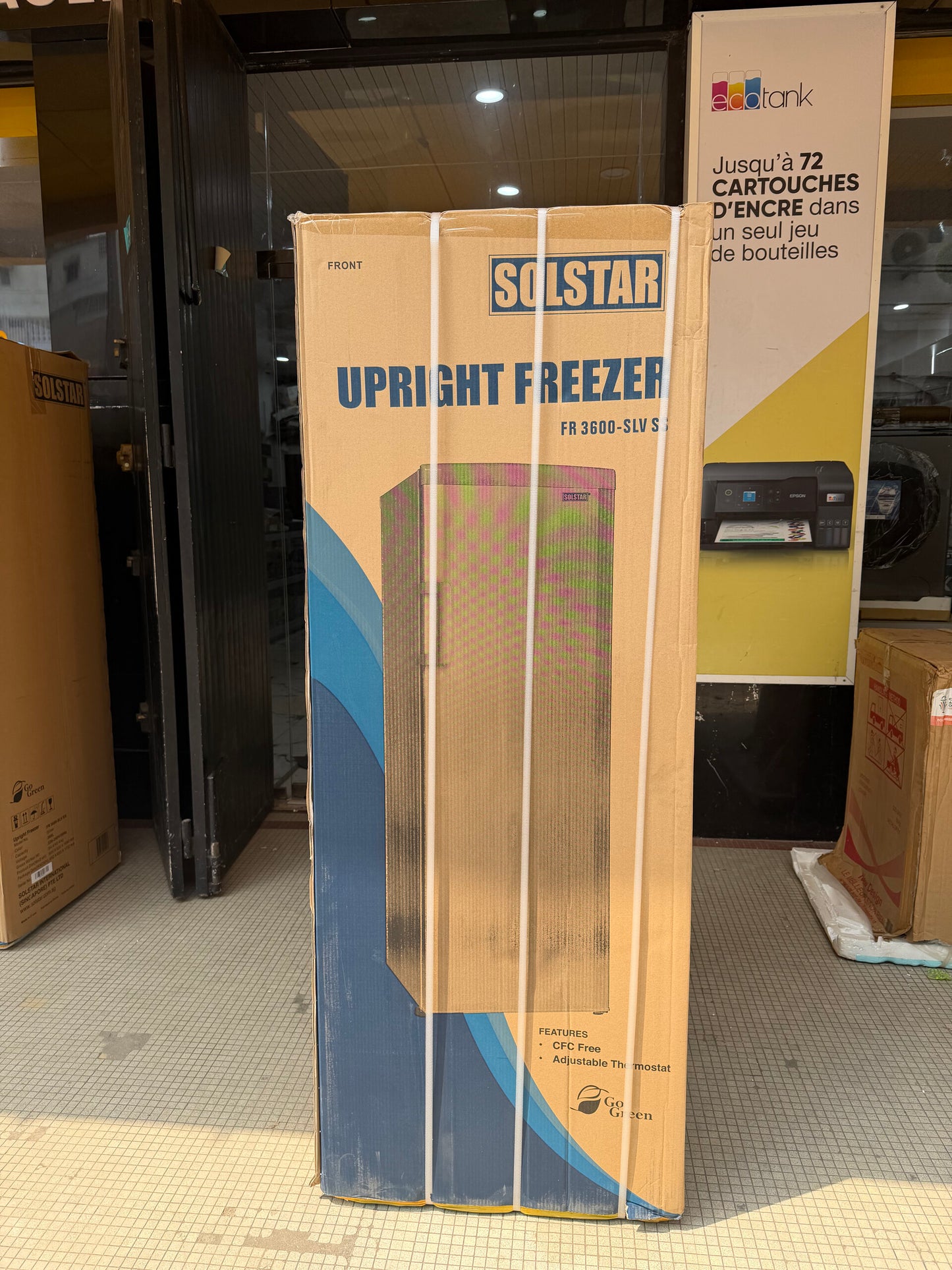 Congélateur SOLSTAR FR 3600-SLV SS – emballage d'origine face avant