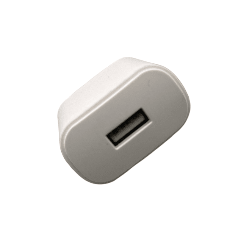 Dessus du bloc chargeur Infinix 10 W blanc montrant son unique port USB-A