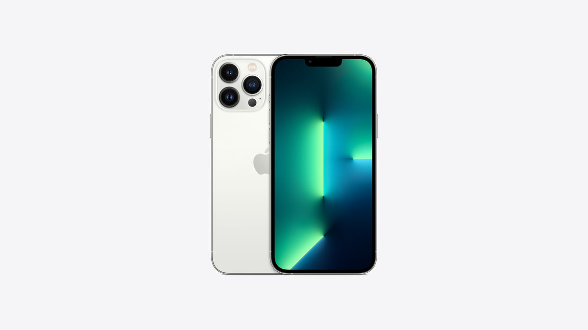 iPhone 13 Pro Max coloris argent, dos blanc satiné sur châssis acier brillant, grand écran allumé