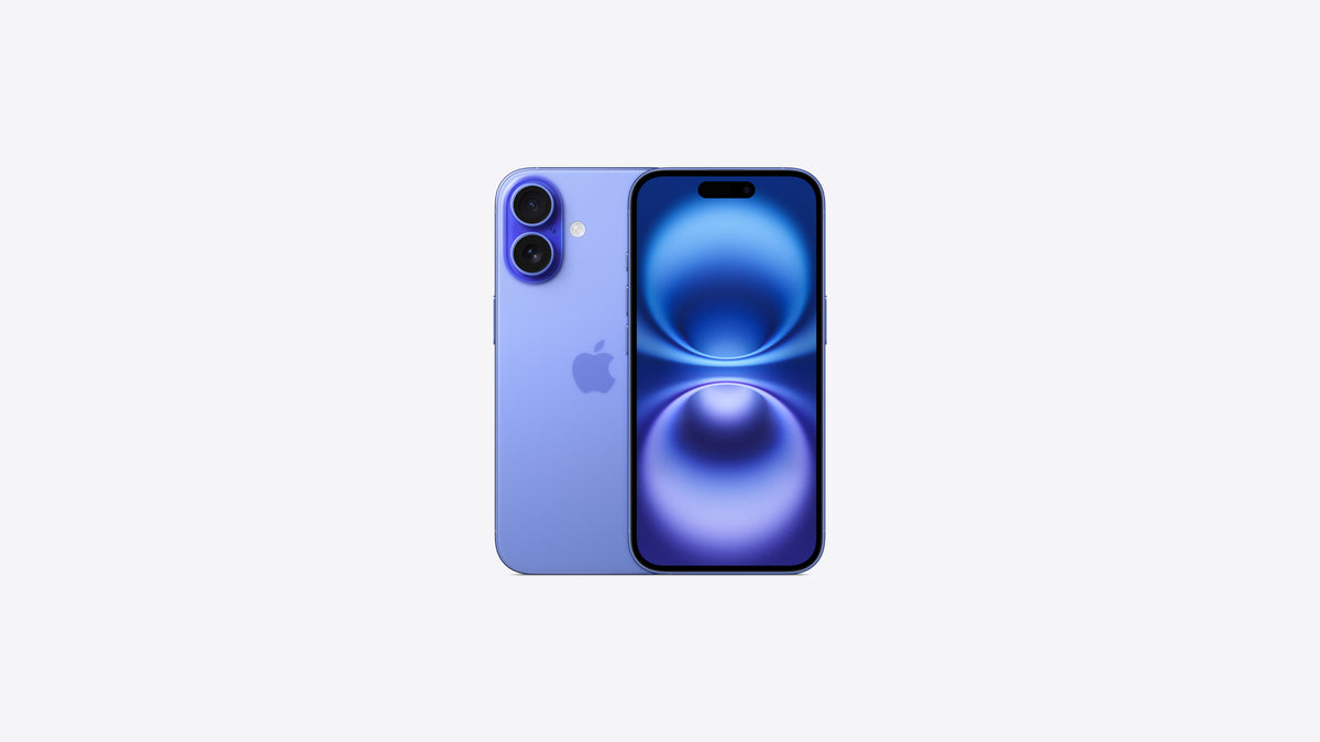 iPhone 16 coloris outremer, dos bleu-violet profond et écran allumé sur fond d'écran bleu