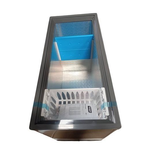 Intérieur du congélateur STCC-275 – espace de 235 litres avec éclairage