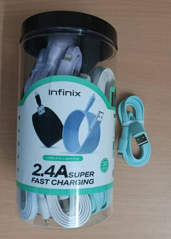 Câble Infinix XDL22 plat turquoise à côté de son bocal d'origine de 30 pièces, étiquette USB-A vers Lightning 2,4 A