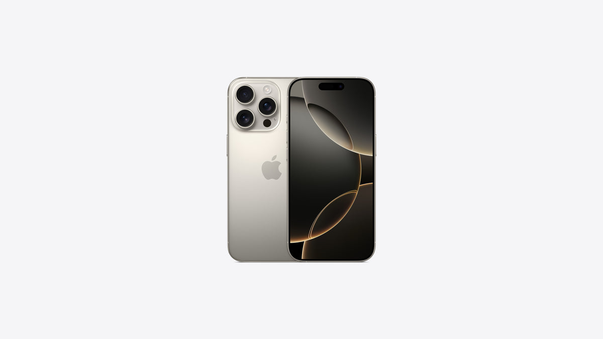 iPhone 16 Pro coloris titane naturel, finition titane gris clair légèrement beige, dos et façade côte à côte