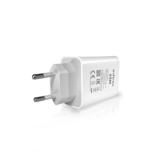Chargeur rapide Infinix 45 W U450XEB couché sur fond blanc, broches rondes dépliées et étiquette technique visible